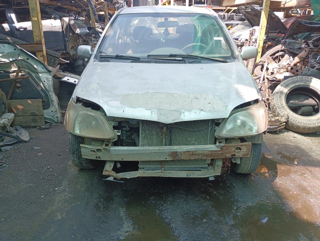 Toyota YARIS 2000 
